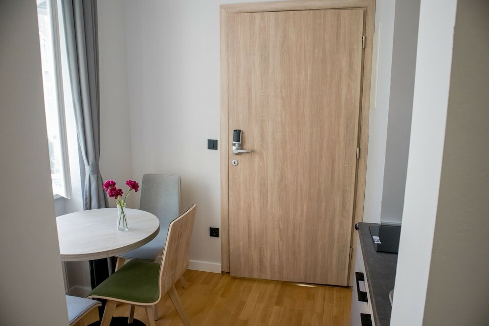 Фото Zagreb City Vibe Apartments & Rooms