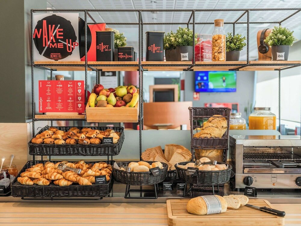 Фото Hotel ibis Madrid Alcobendas