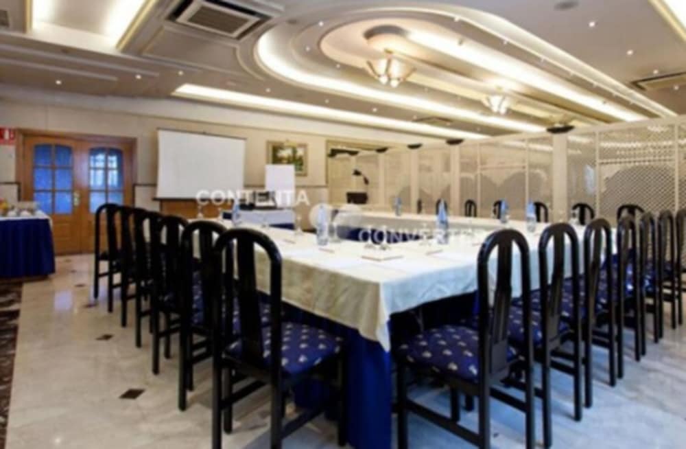 Фото Urban Hotels N Avenida de Espana