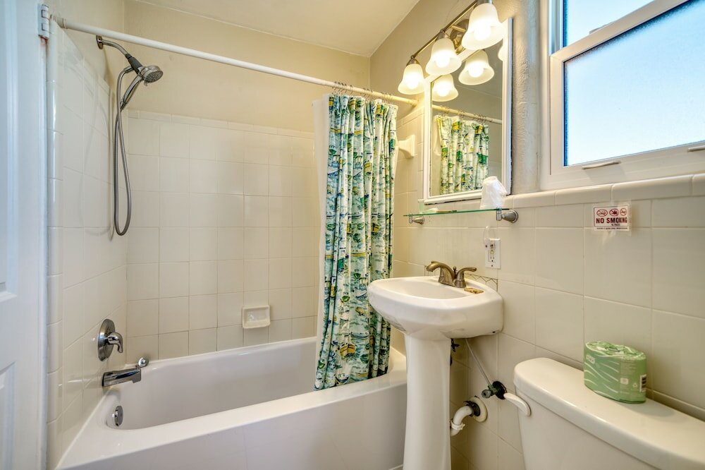 Фото Camelot Beach Suites