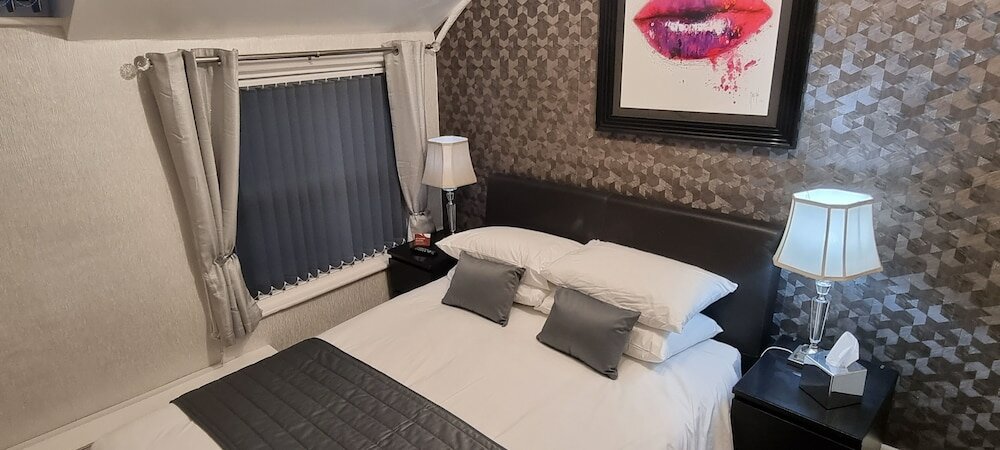 Фото Newholme Hotel