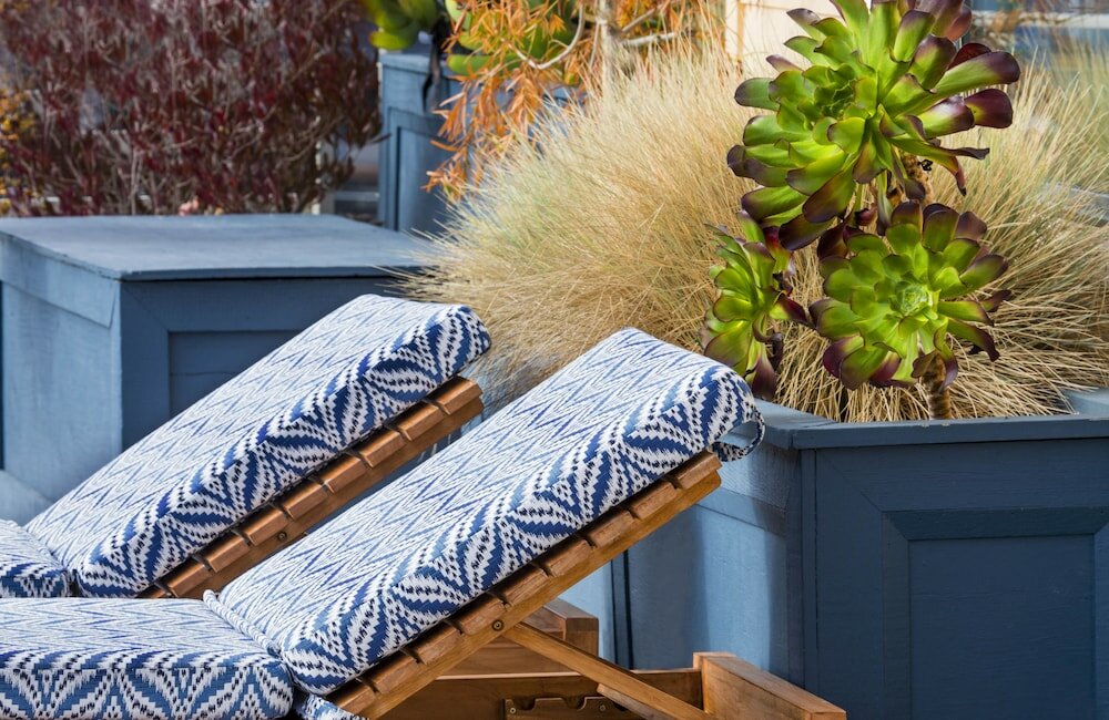 Фото Waters Edge Hotel