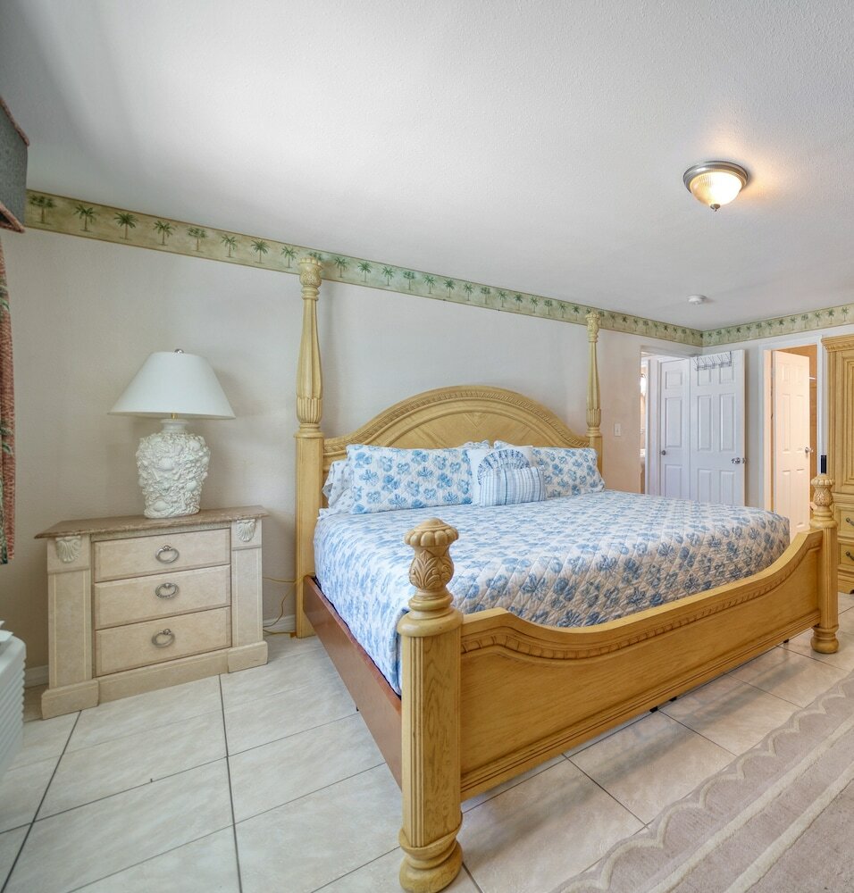 Фото Camelot Beach Suites