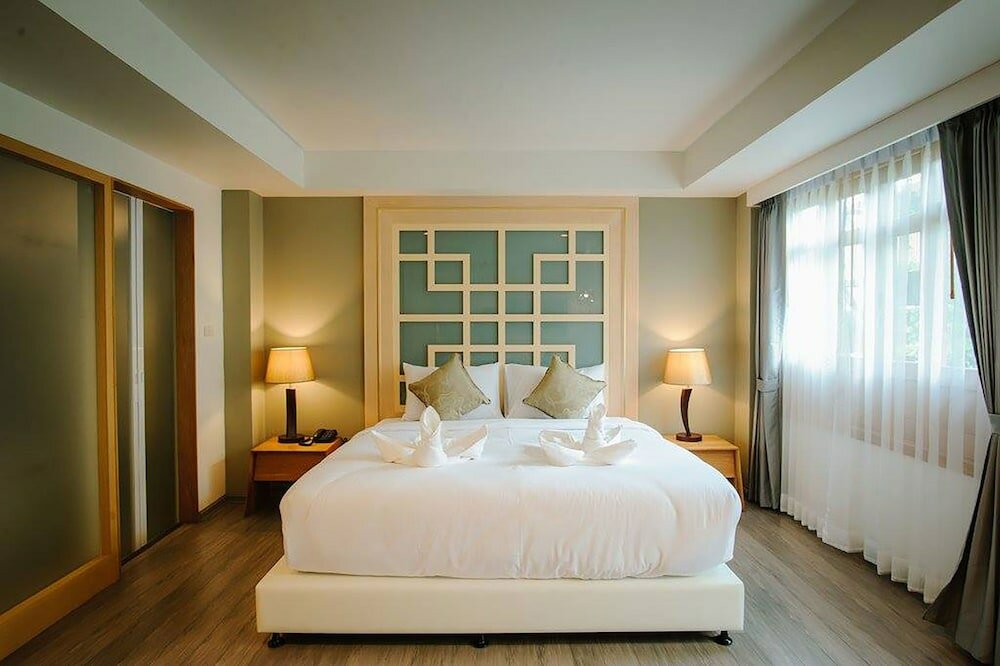 Фото Moon Dragon Hotel