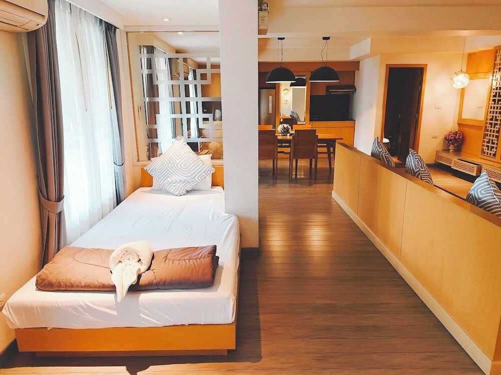 Фото Moon Dragon Hotel