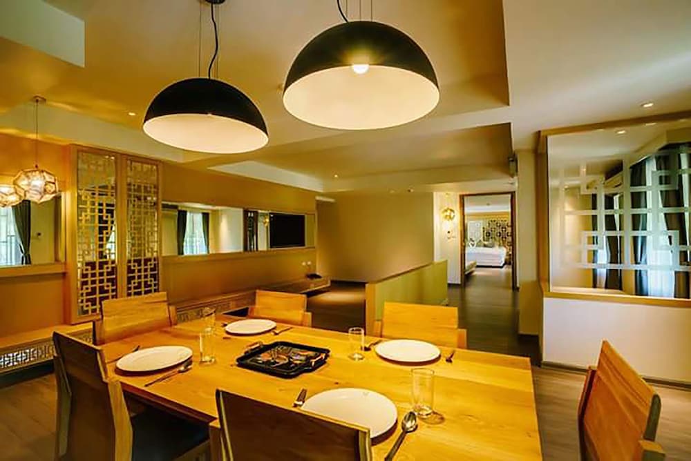 Фото Moon Dragon Hotel