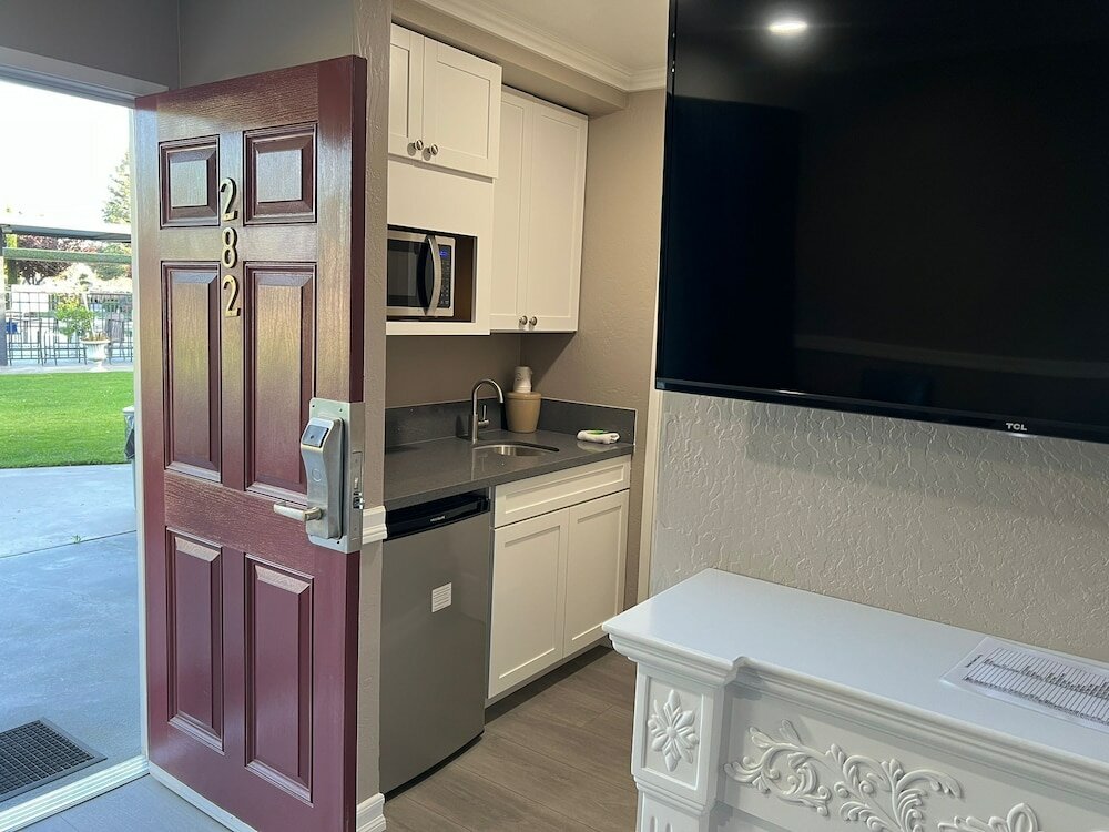 Фото Lamp Liter Inn