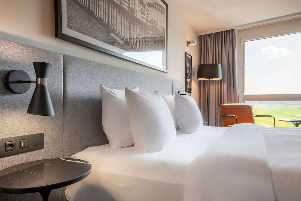 Фото Park Inn by Radisson Zurich Airport