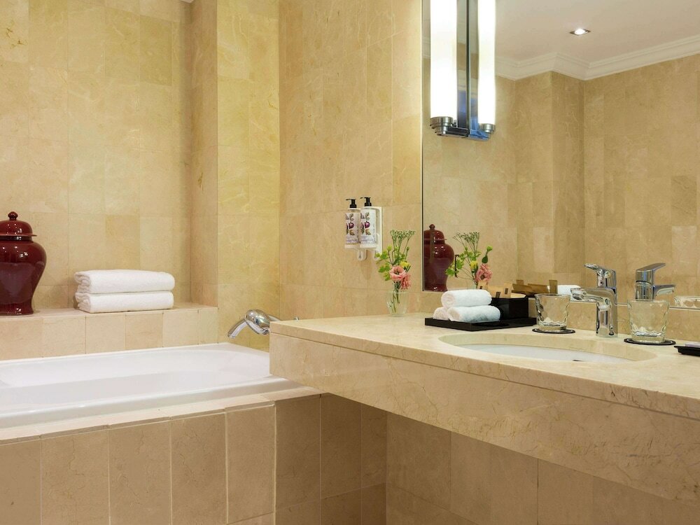 Фото Le Royal Lyon - MGallery Hotel