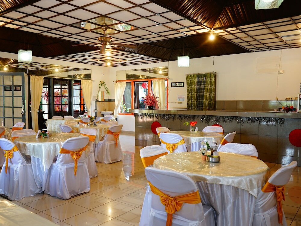 Фото Oyo 358 Hotel Martani