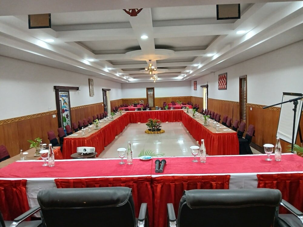 Фото Nirmala Hotel and Convention Centre