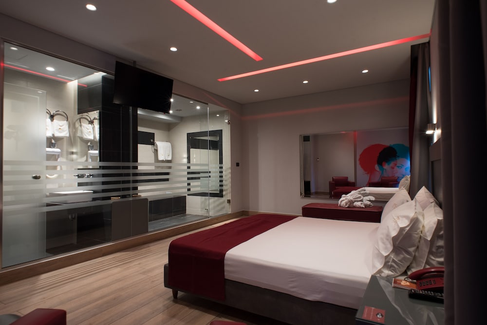 Фото Pines Hotel