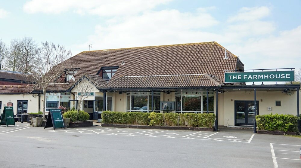 Фото Farmhouse Innlodge by Greene King Inns