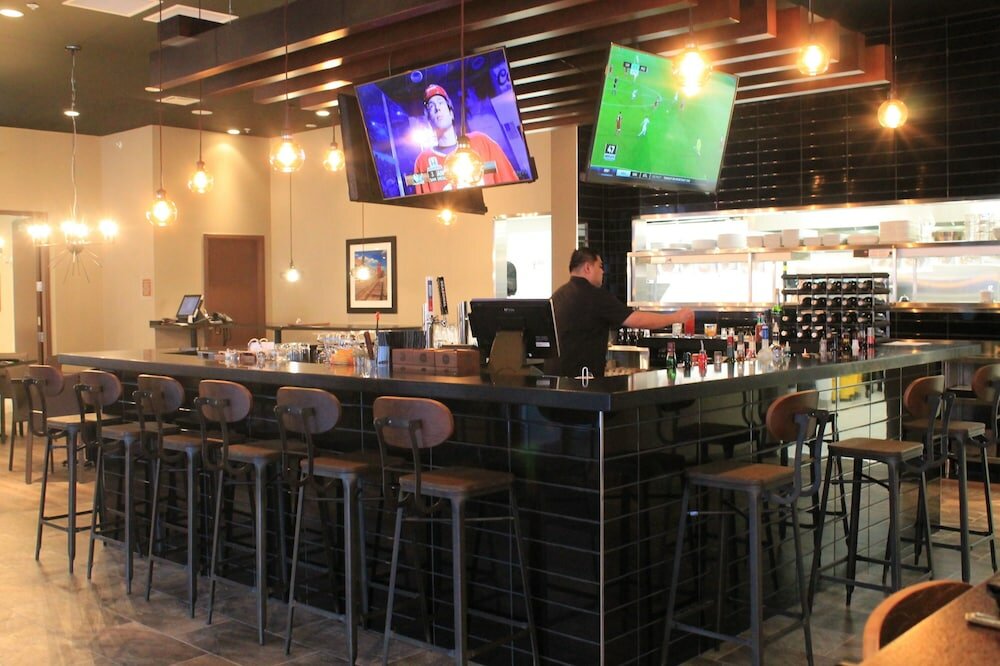 Фото Four Points by Sheraton Grande Prairie