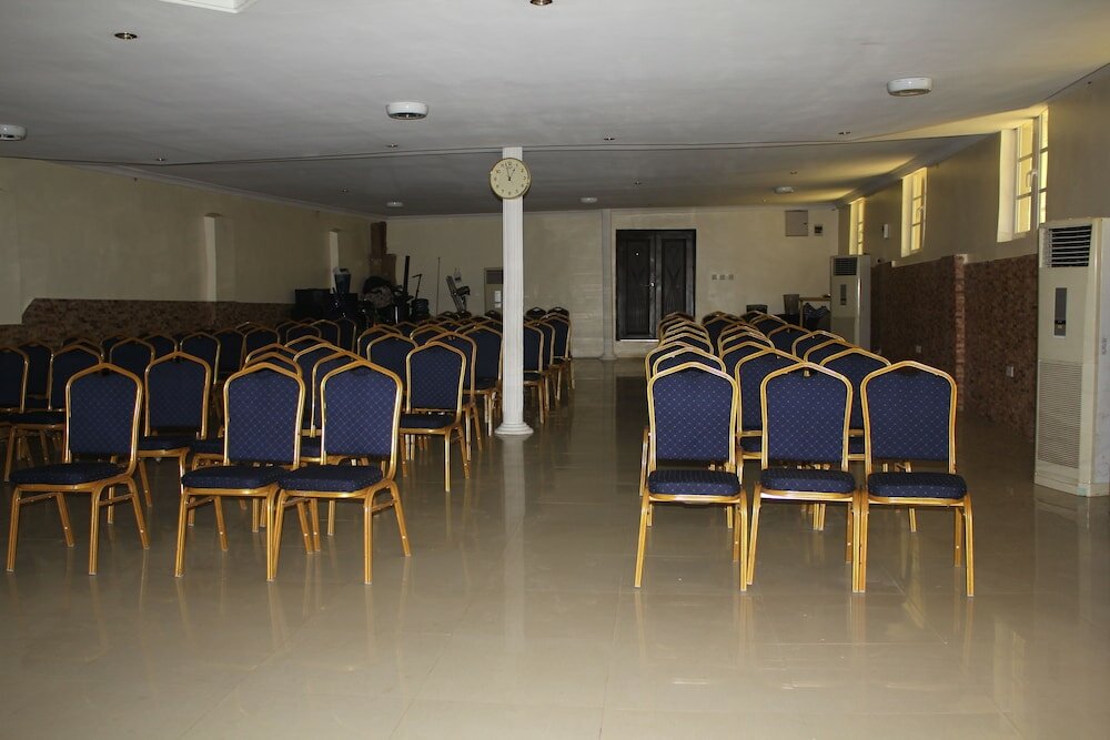 Фото Bestway Luxury Suites