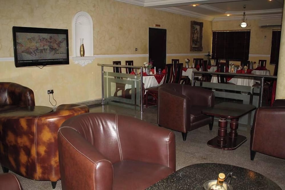 Фото Bestway Luxury Suites