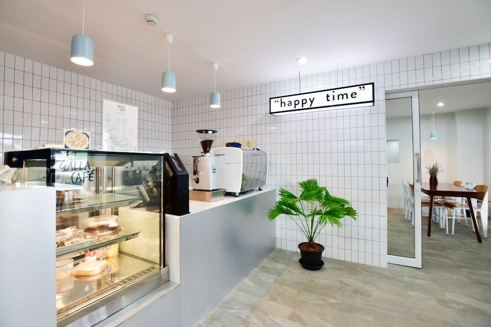 Фото The Galla Hotel