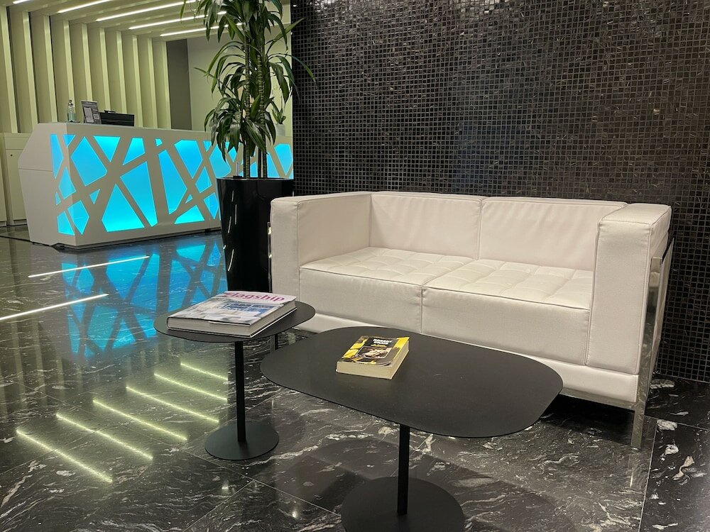 Фото Arya Stadium Hotel