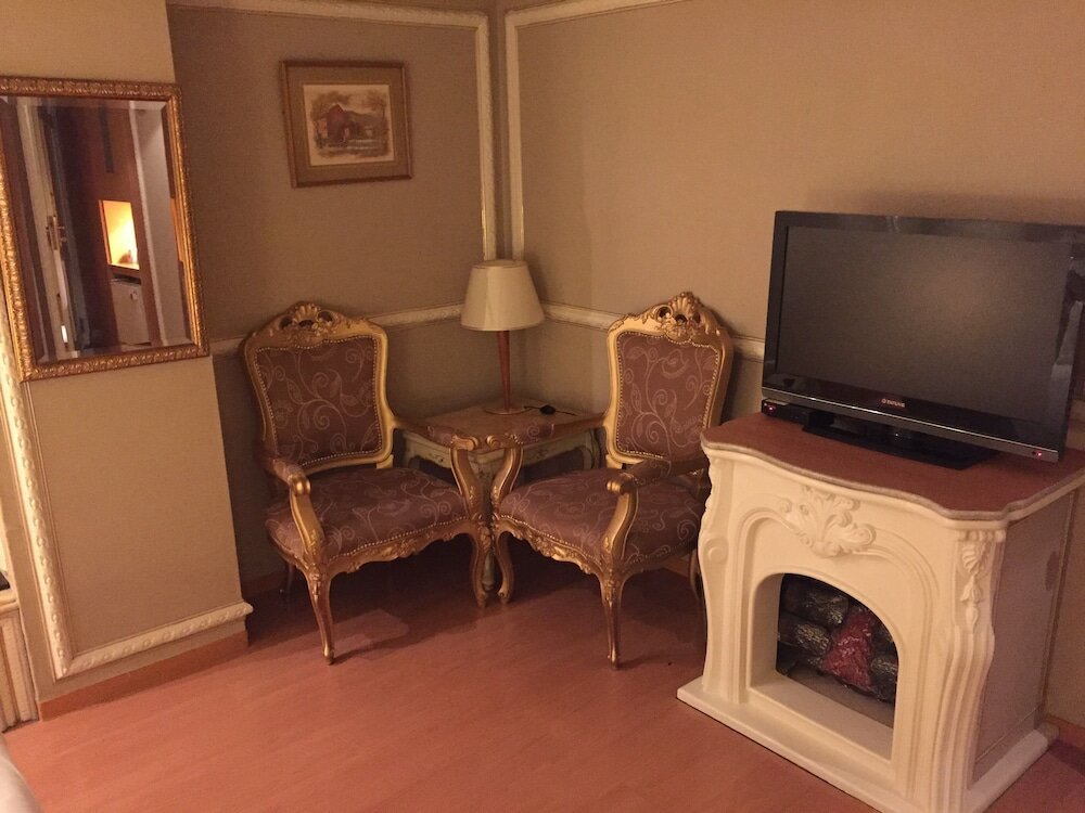 Фото Charming Castle Hotel