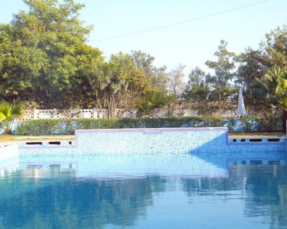 Фото The New Swaraj Resort