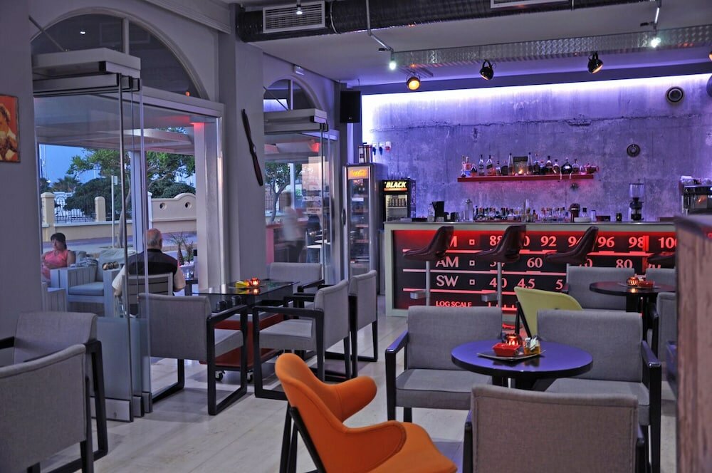 Фото Zephyros Hotel