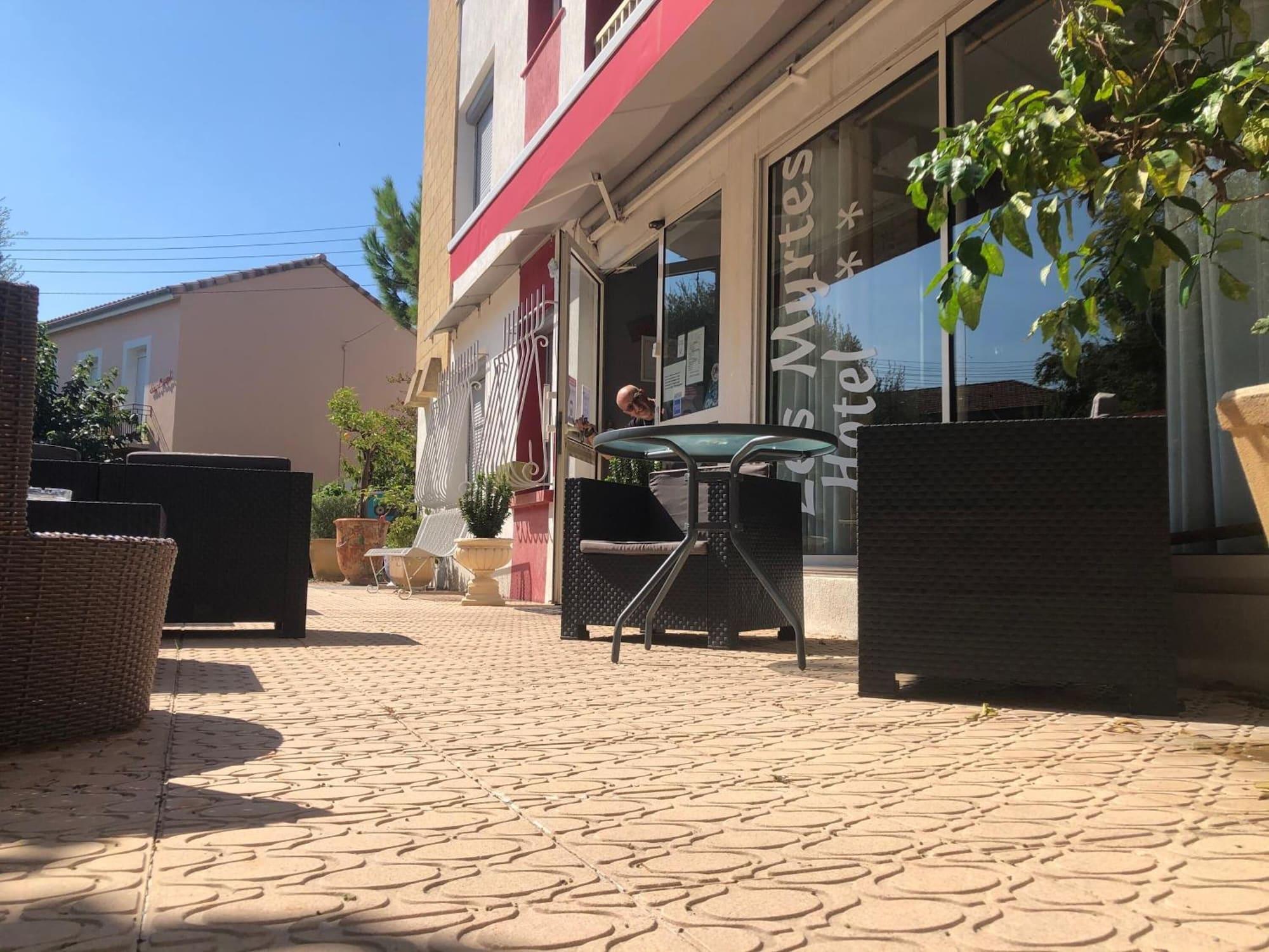 Фото Hôtel Les Myrtes