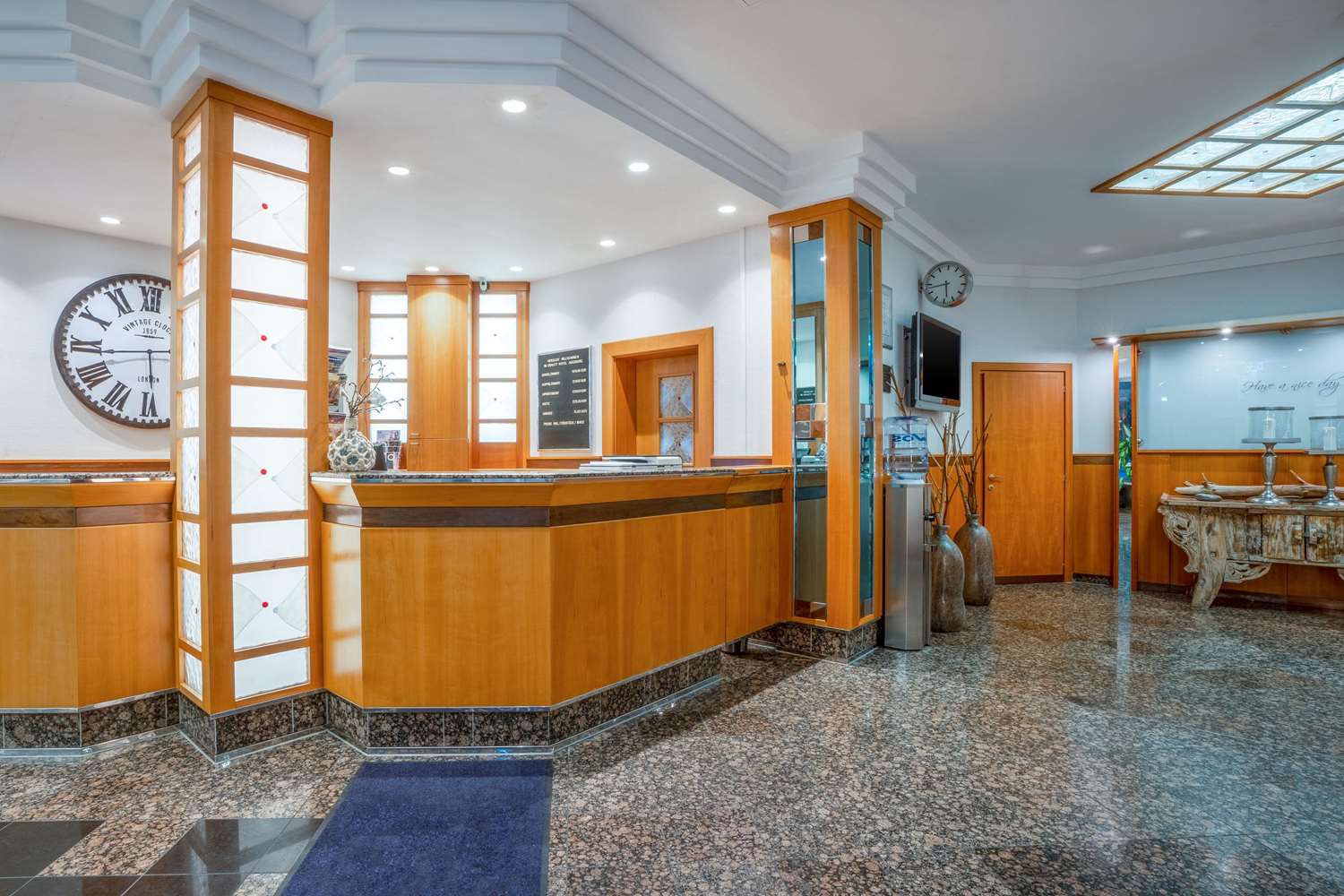 Фото Qu Hotel Augsburg