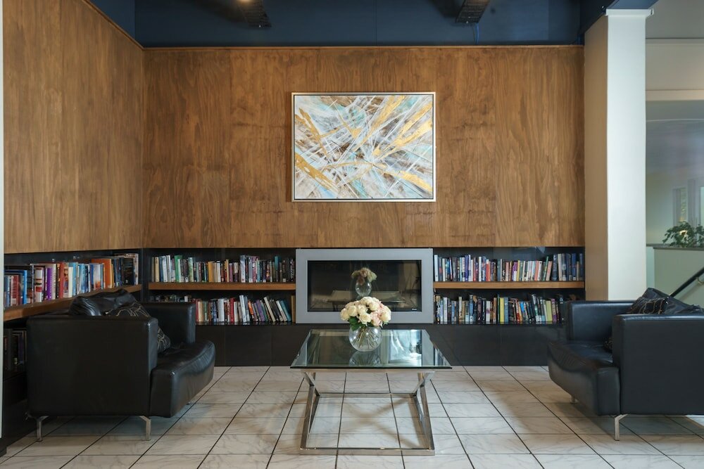 Фото Kiwi International Hotel