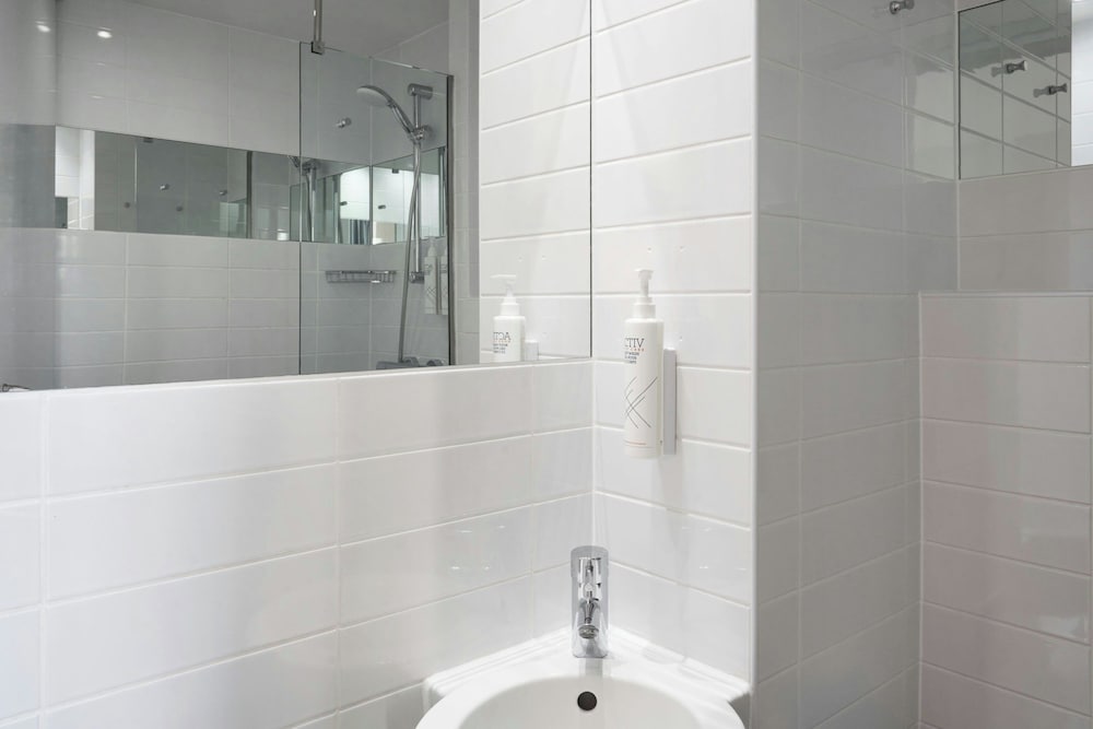 Фото Sleeperz Hotel Newcastle