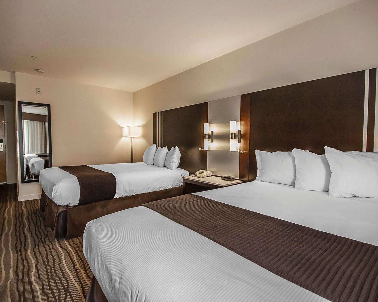 Фото Comfort Hotel Vancouver Airport