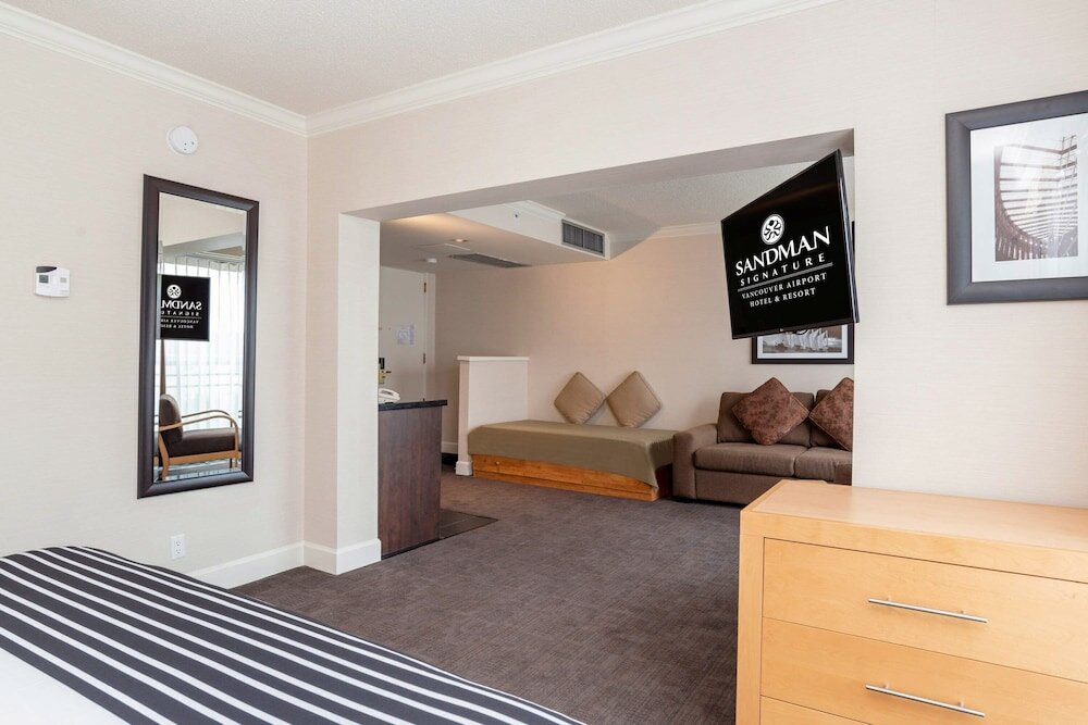 Фото Sandman Signature Vancouver Airport Hotel & Resort