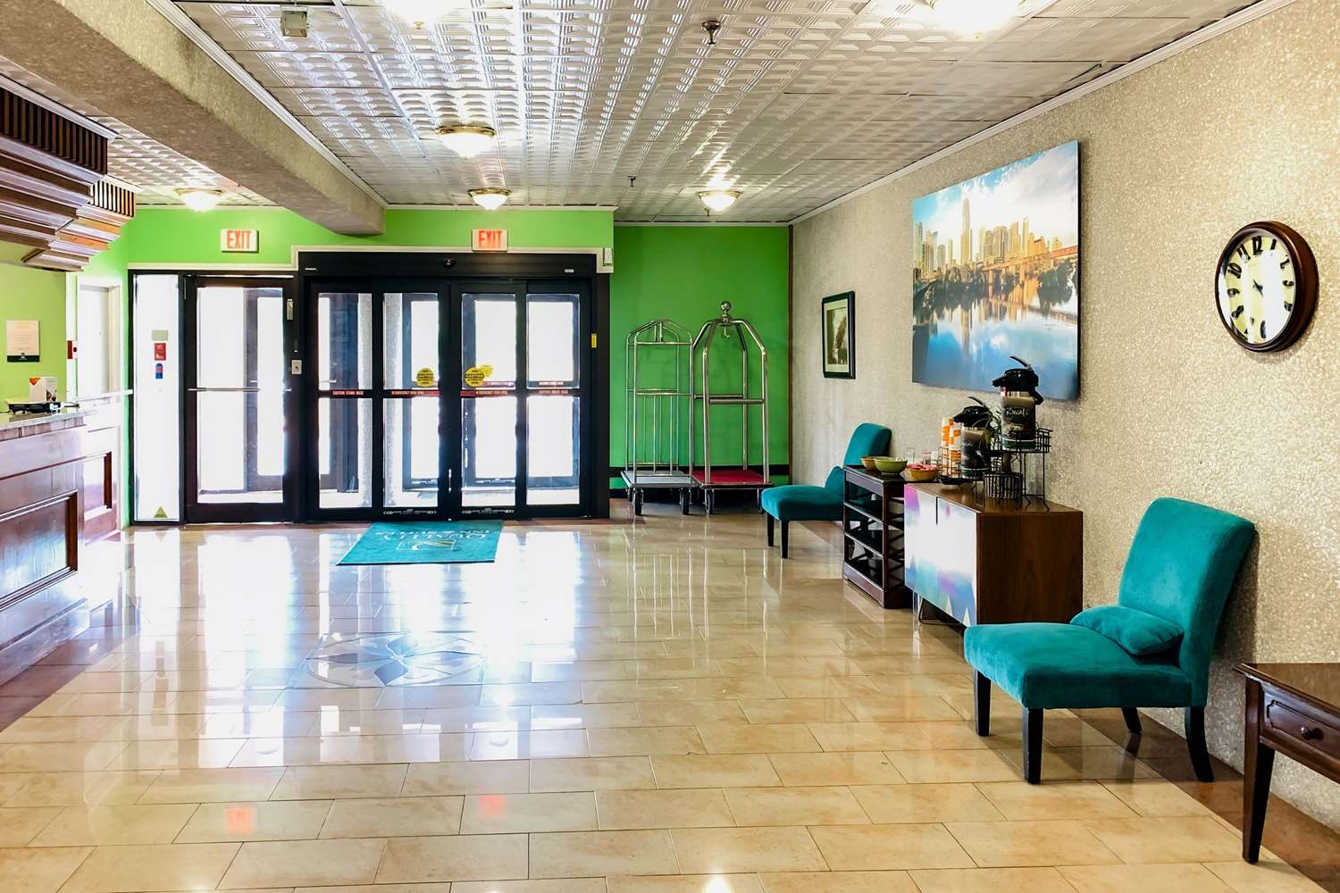 Фото Quality Inn & Suites Downtown North