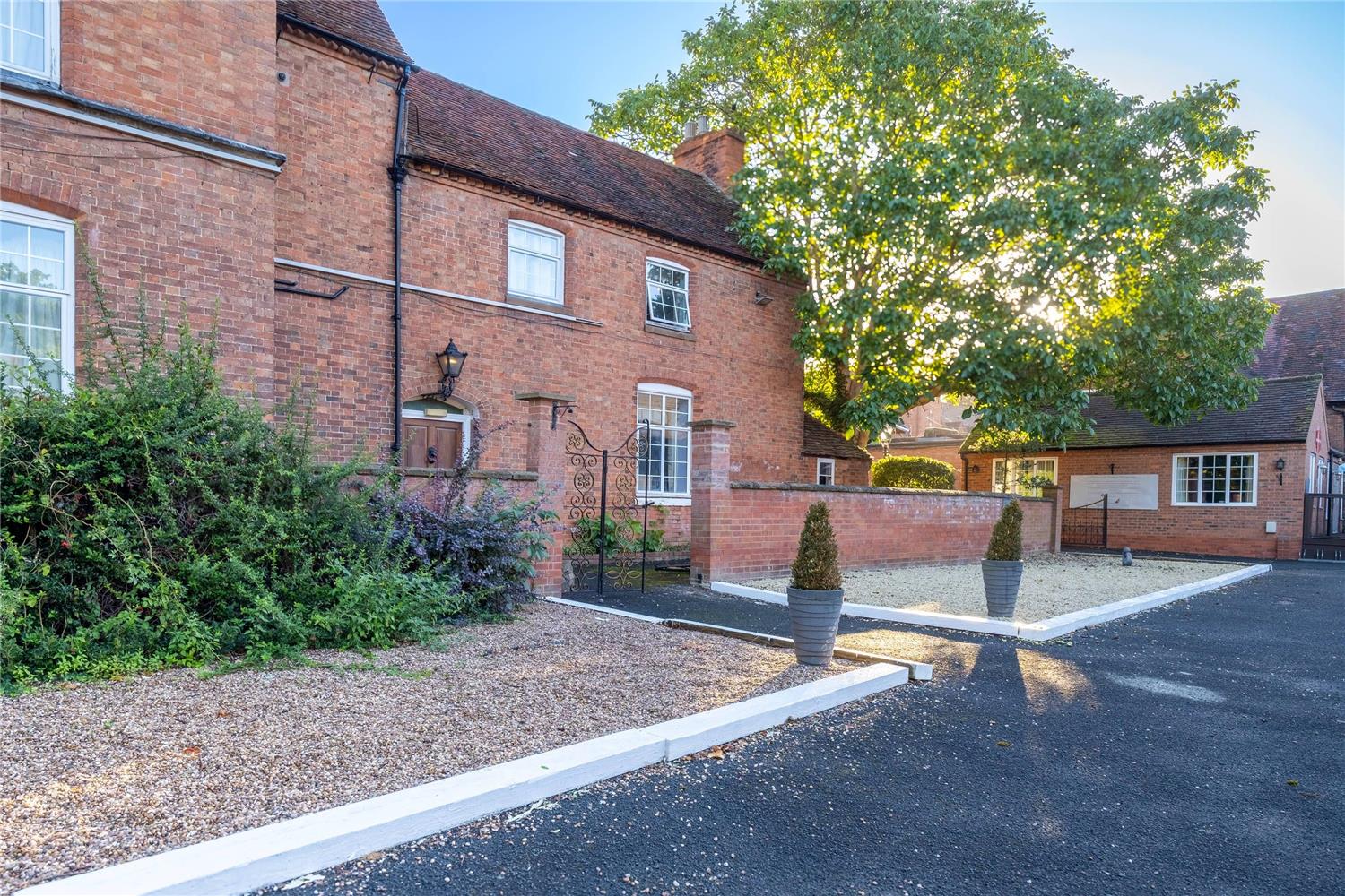 Фото The Charlecote Pheasant Hotel