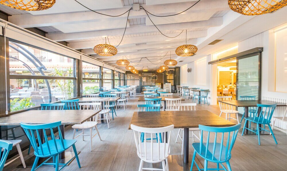 Фото Golden Avenida Family Suites