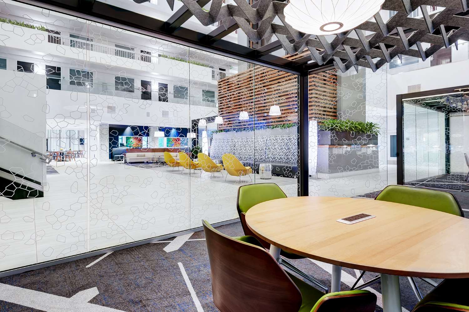 Фото Embassy Suites Raleigh-Crabtree