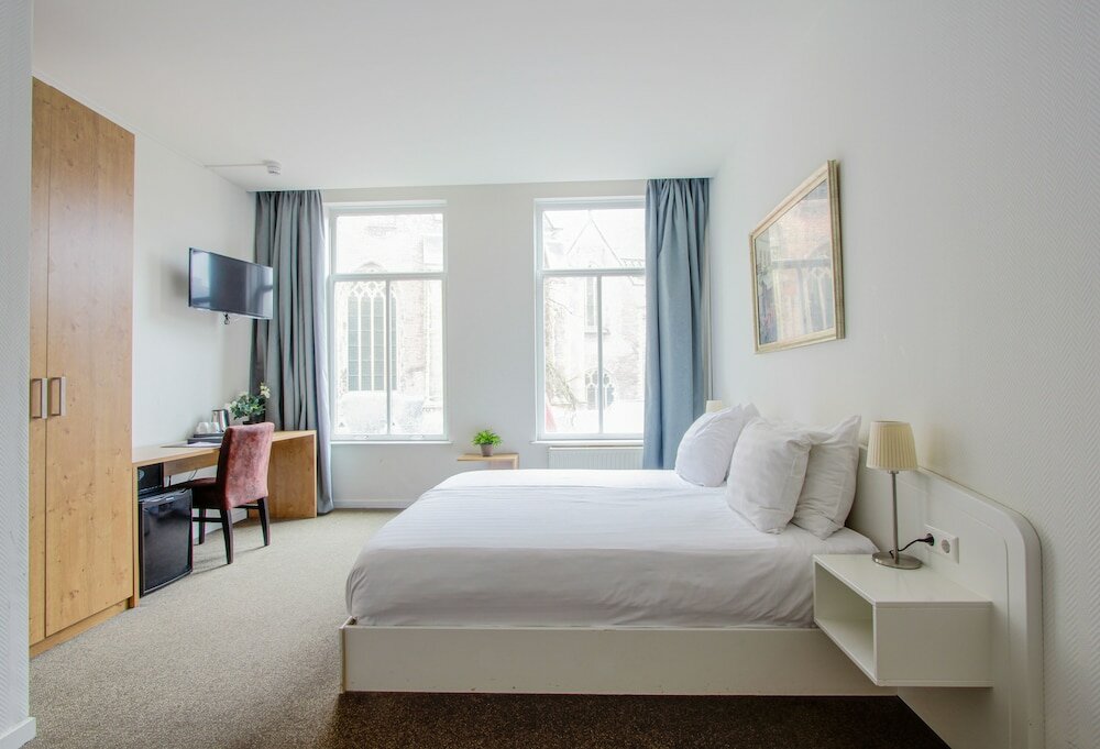 Фото Ambassador City Centre Hotel