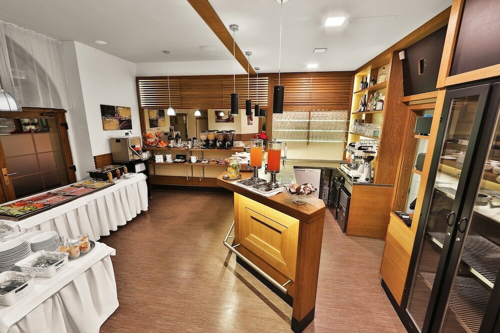 Фото Hotel Attic