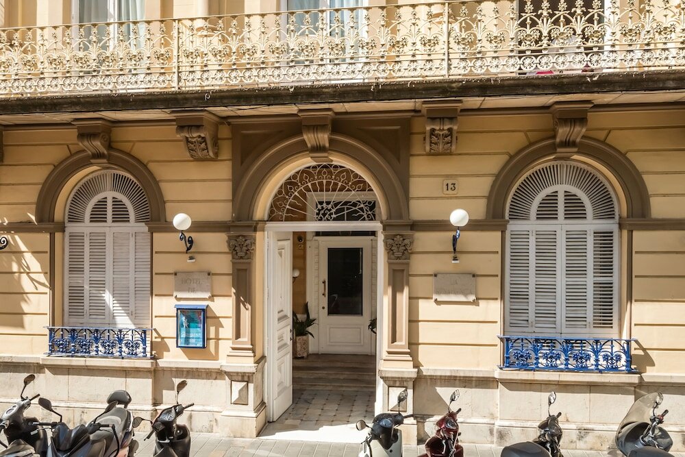 Фото отеля 1