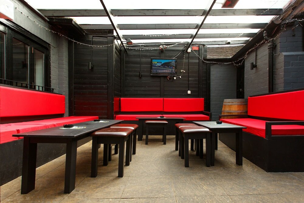 Фото The Saddle Inn