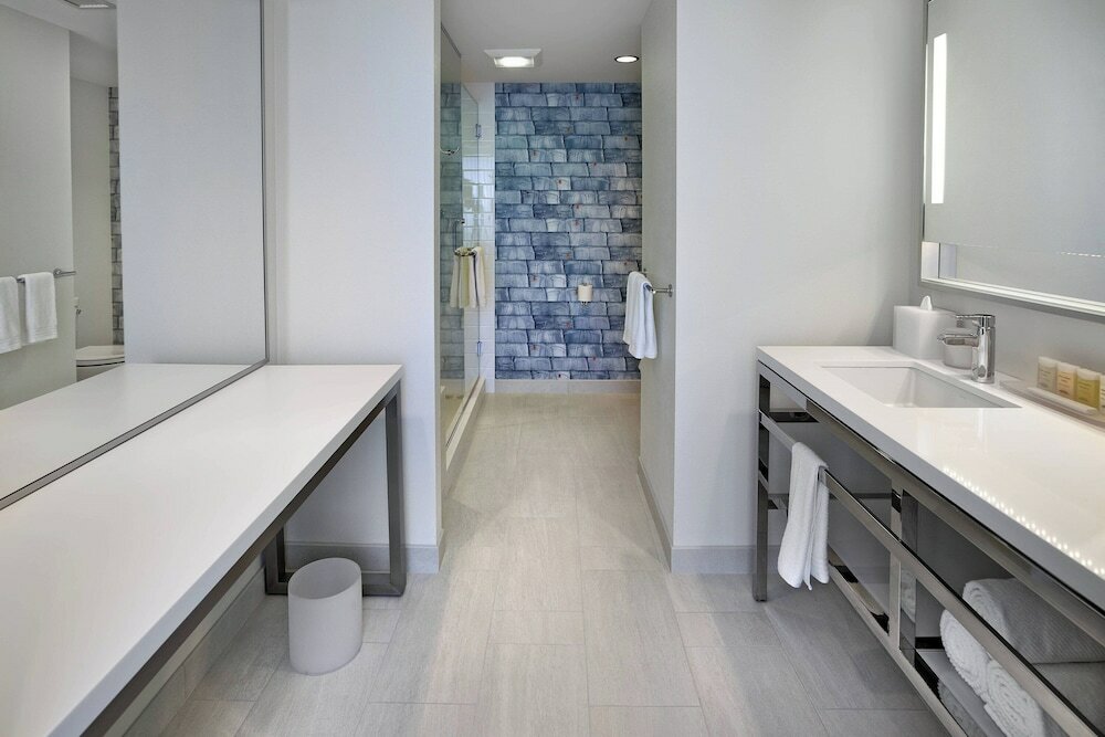 Фото Renaissance Edmonton Airport Hotel