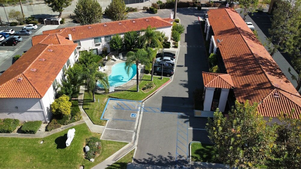 Фото Days Inn by Wyndham San Bernardino/Redlands