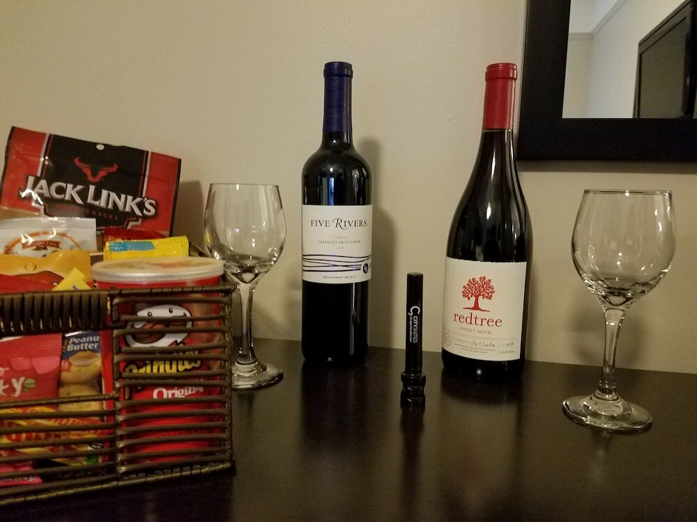 Фото The Willows Hotel