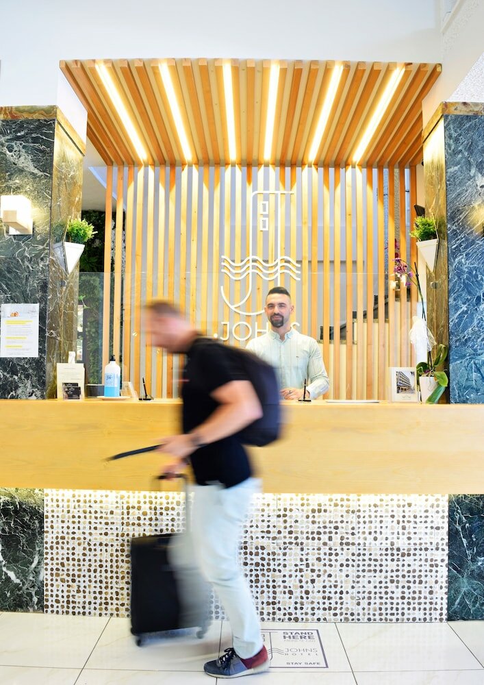 Фото John's Hotel