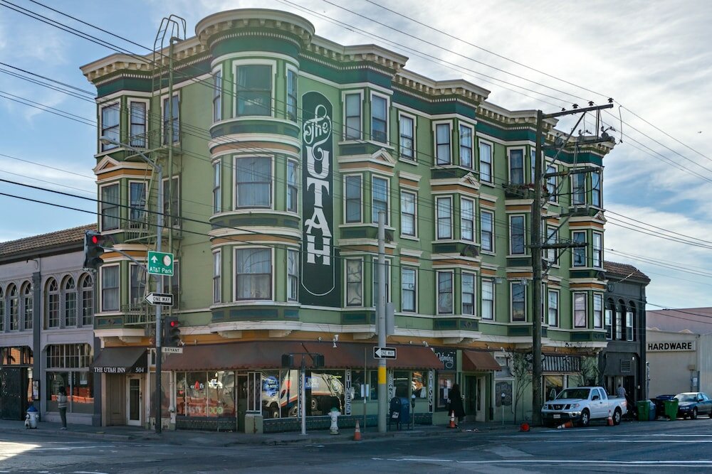 Фото отеля 1