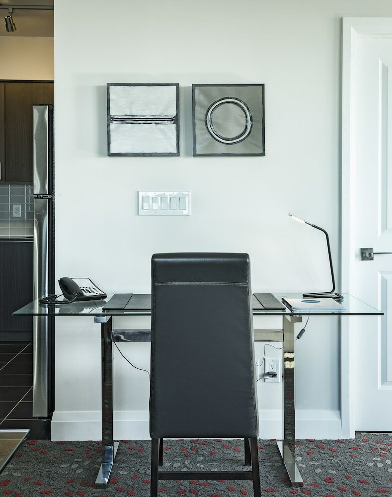 Фото Liberty Suites Hotel