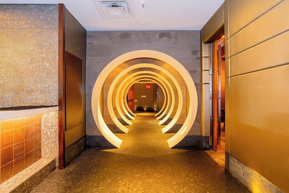 Фото Sandman Signature Vancouver Airport Hotel & Resort