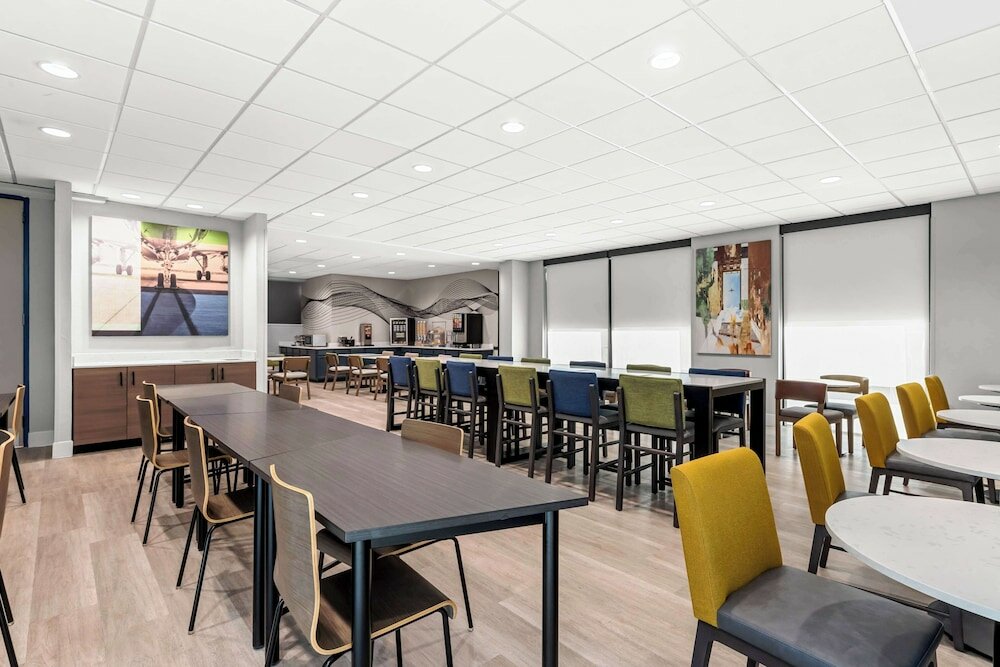 Фото Best Western Sterling Hotel & Suites