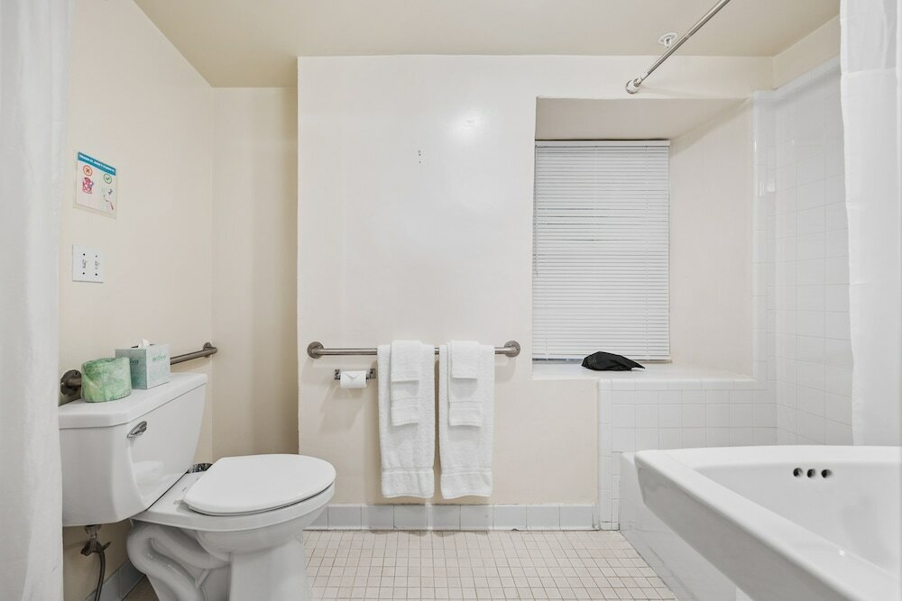 Фото Fitzgerald Hotel
