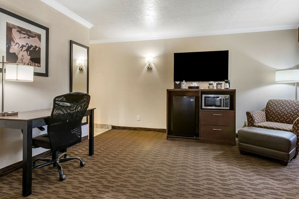 Фото Best Western Airport Albuquerque InnSuites Hotel & Suites