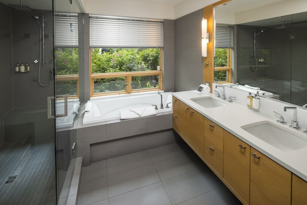 Фото Brentwood Bay Resort & SPA